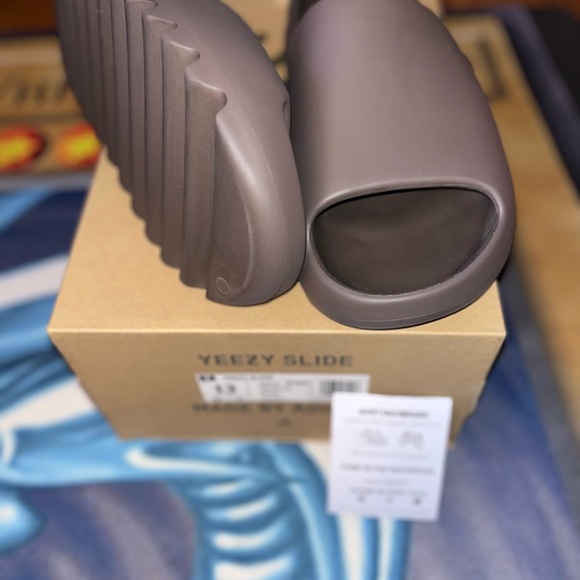 Yeezy Slides Soot size 13 - Picture 3 of 3